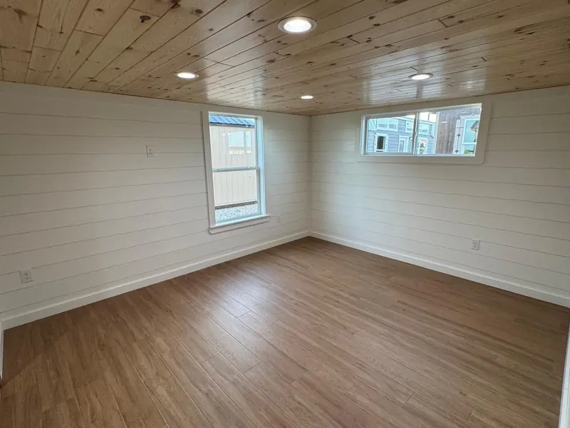 18x54 Tiny Home &ndash; Model 8530, room with windows