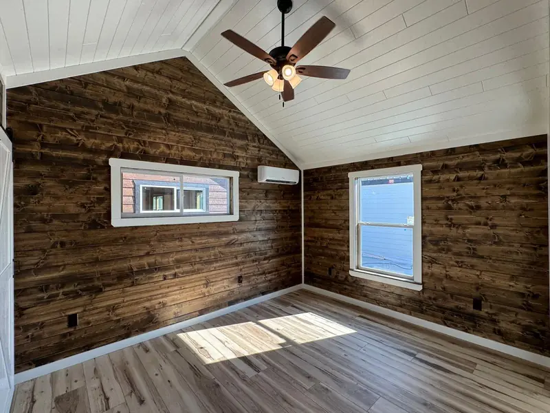 16x38 Tiny Home – Model 9487, side room with windows